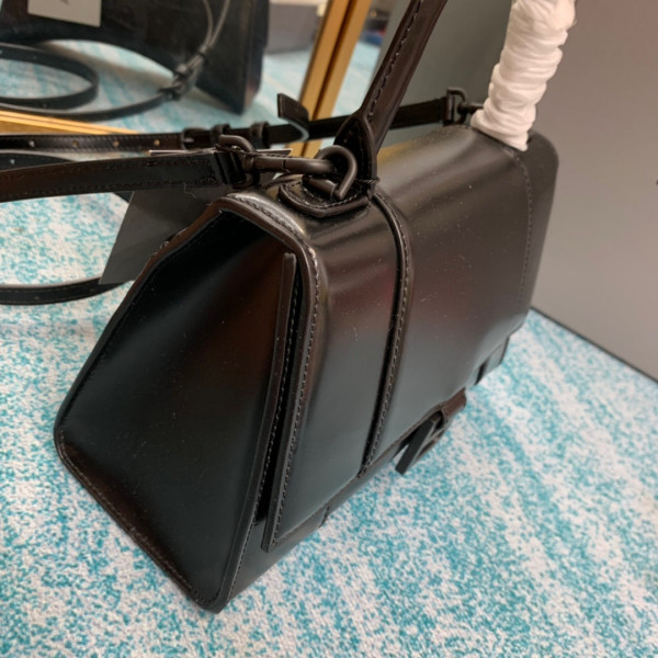 (image for) BALENCIAGA HOURGLASS