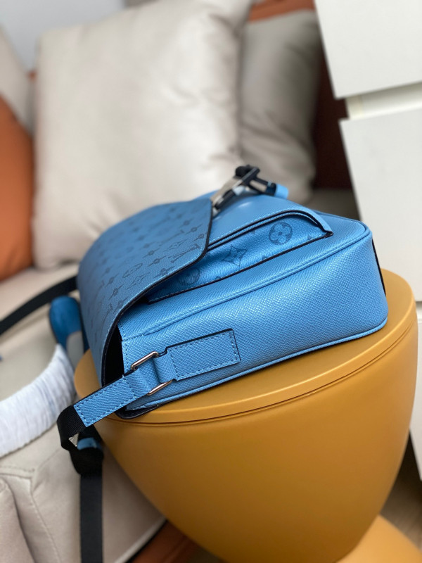 (image for) LOUIS VUITTON NEW MESSENGER