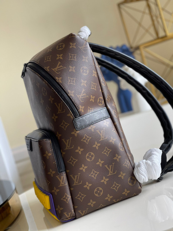 (image for) LOUIS VUITTON DISCOVERY BACKPACK