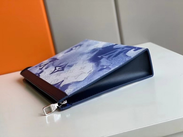 (image for) LOUIS VUITTON POCHETTE VOYAGE MM
