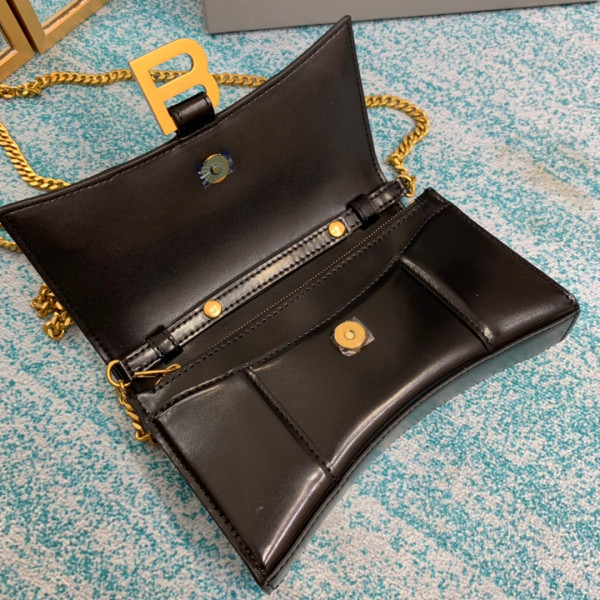 BALENCIAGA HOURGLASS WALLET ON CHAIN [Balenciaga227] CELINE CHANEL ACCESSORIES LOEWE SHOES LOUIS VUITTON DIRO YSL OTHER BRAND HANDBAGS BALENCIAGA BOTTEGA VENETA GOYARD HERMES BURBERRY VALENTINO GUCCI FENDI MIUMIU CHLOE PRADA BVLGARI SUITCASE NEW ARRIVAL 