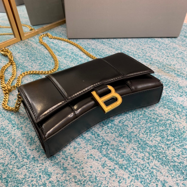 BALENCIAGA HOURGLASS WALLET ON CHAIN [Balenciaga227] CELINE CHANEL ACCESSORIES LOEWE SHOES LOUIS VUITTON DIRO YSL OTHER BRAND HANDBAGS BALENCIAGA BOTTEGA VENETA GOYARD HERMES BURBERRY VALENTINO GUCCI FENDI MIUMIU CHLOE PRADA BVLGARI SUITCASE NEW ARRIVAL 