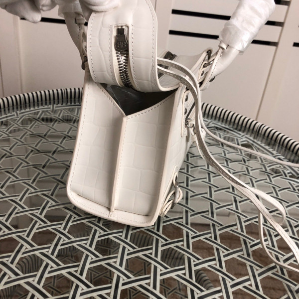 BALENCIAGA NEO CLASSIC MINI TOP HANDLE BAG [Balenciaga212] CELINE CHANEL ACCESSORIES LOEWE SHOES LOUIS VUITTON DIRO YSL OTHER BRAND HANDBAGS BALENCIAGA BOTTEGA VENETA GOYARD HERMES BURBERRY VALENTINO GUCCI FENDI MIUMIU CHLOE PRADA BVLGARI SUITCASE NEW ARRIVAL 