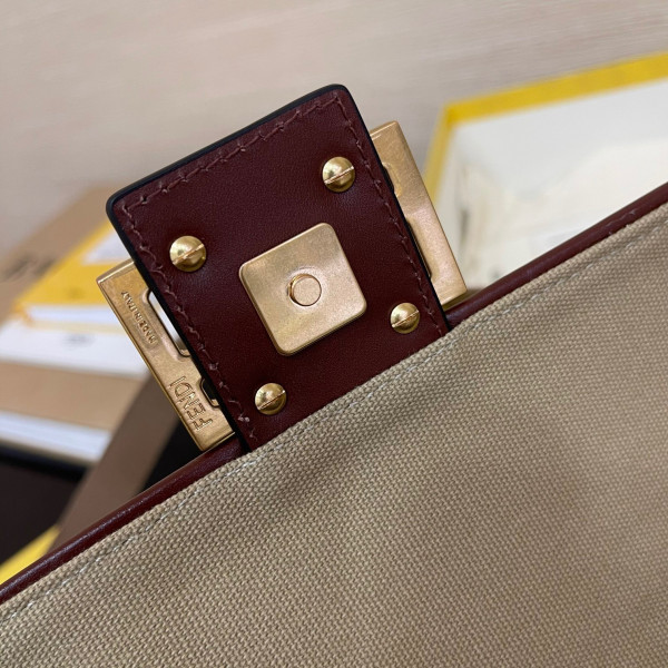 FENDI BAGUETTE [Fendi331] CELINE CHANEL ACCESSORIES LOEWE SHOES LOUIS VUITTON DIRO YSL OTHER BRAND HANDBAGS BALENCIAGA BOTTEGA VENETA GOYARD HERMES BURBERRY VALENTINO GUCCI FENDI MIUMIU CHLOE PRADA BVLGARI SUITCASE NEW ARRIVAL 