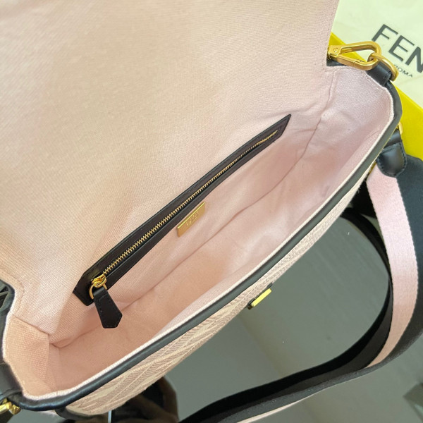 FENDI BAGUETTE [Fendi330] CELINE CHANEL ACCESSORIES LOEWE SHOES LOUIS VUITTON DIRO YSL OTHER BRAND HANDBAGS BALENCIAGA BOTTEGA VENETA GOYARD HERMES BURBERRY VALENTINO GUCCI FENDI MIUMIU CHLOE PRADA BVLGARI SUITCASE NEW ARRIVAL 