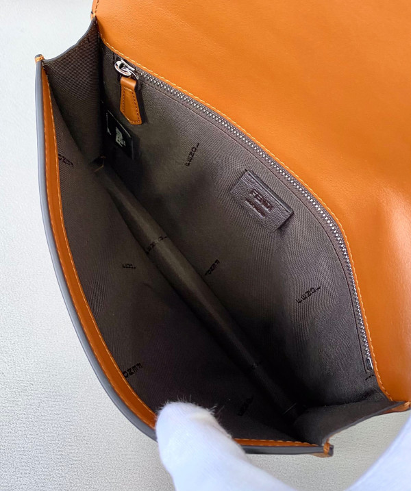 FENDI FLAT BAGUETTE [Fendi325] CELINE CHANEL ACCESSORIES LOEWE SHOES LOUIS VUITTON DIRO YSL OTHER BRAND HANDBAGS BALENCIAGA BOTTEGA VENETA GOYARD HERMES BURBERRY VALENTINO GUCCI FENDI MIUMIU CHLOE PRADA BVLGARI SUITCASE NEW ARRIVAL 