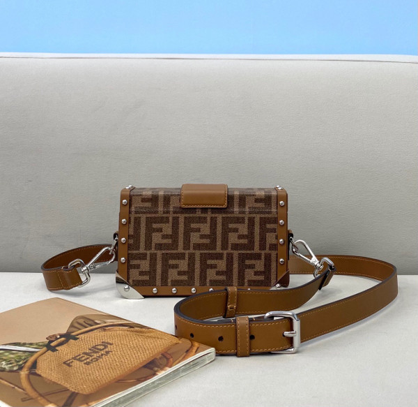 FENDI BAGUETTE TRUNK MINI [Fendi320] CELINE CHANEL ACCESSORIES LOEWE SHOES LOUIS VUITTON DIRO YSL OTHER BRAND HANDBAGS BALENCIAGA BOTTEGA VENETA GOYARD HERMES BURBERRY VALENTINO GUCCI FENDI MIUMIU CHLOE PRADA BVLGARI SUITCASE NEW ARRIVAL 