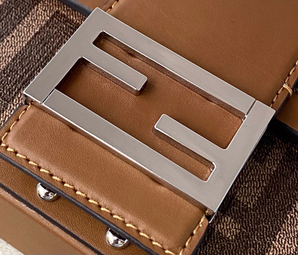 FENDI BAGUETTE TRUNK MINI [Fendi320] CELINE CHANEL ACCESSORIES LOEWE SHOES LOUIS VUITTON DIRO YSL OTHER BRAND HANDBAGS BALENCIAGA BOTTEGA VENETA GOYARD HERMES BURBERRY VALENTINO GUCCI FENDI MIUMIU CHLOE PRADA BVLGARI SUITCASE NEW ARRIVAL 