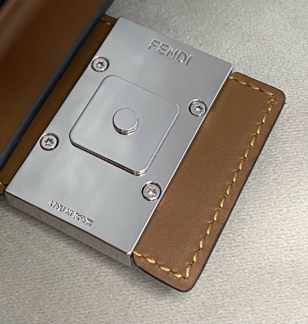 FENDI BAGUETTE TRUNK MINI [Fendi320] CELINE CHANEL ACCESSORIES LOEWE SHOES LOUIS VUITTON DIRO YSL OTHER BRAND HANDBAGS BALENCIAGA BOTTEGA VENETA GOYARD HERMES BURBERRY VALENTINO GUCCI FENDI MIUMIU CHLOE PRADA BVLGARI SUITCASE NEW ARRIVAL 