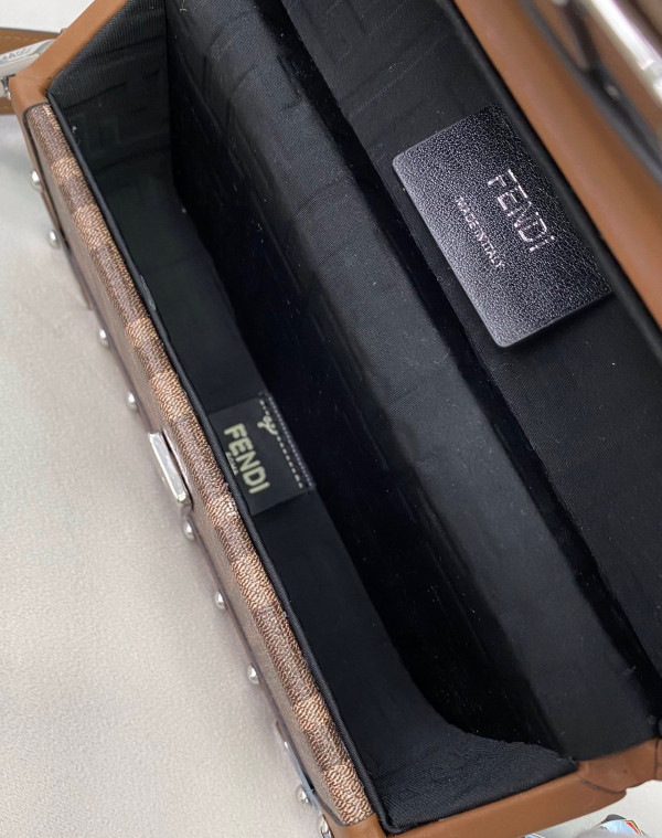 FENDI BAGUETTE TRUNK MINI [Fendi320] CELINE CHANEL ACCESSORIES LOEWE SHOES LOUIS VUITTON DIRO YSL OTHER BRAND HANDBAGS BALENCIAGA BOTTEGA VENETA GOYARD HERMES BURBERRY VALENTINO GUCCI FENDI MIUMIU CHLOE PRADA BVLGARI SUITCASE NEW ARRIVAL 