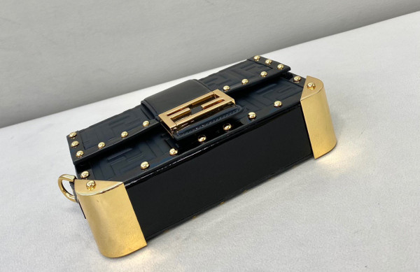 FENDI BAGUETTE TRUNK MINI [Fendi319] CELINE CHANEL ACCESSORIES LOEWE SHOES LOUIS VUITTON DIRO YSL OTHER BRAND HANDBAGS BALENCIAGA BOTTEGA VENETA GOYARD HERMES BURBERRY VALENTINO GUCCI FENDI MIUMIU CHLOE PRADA BVLGARI SUITCASE NEW ARRIVAL 