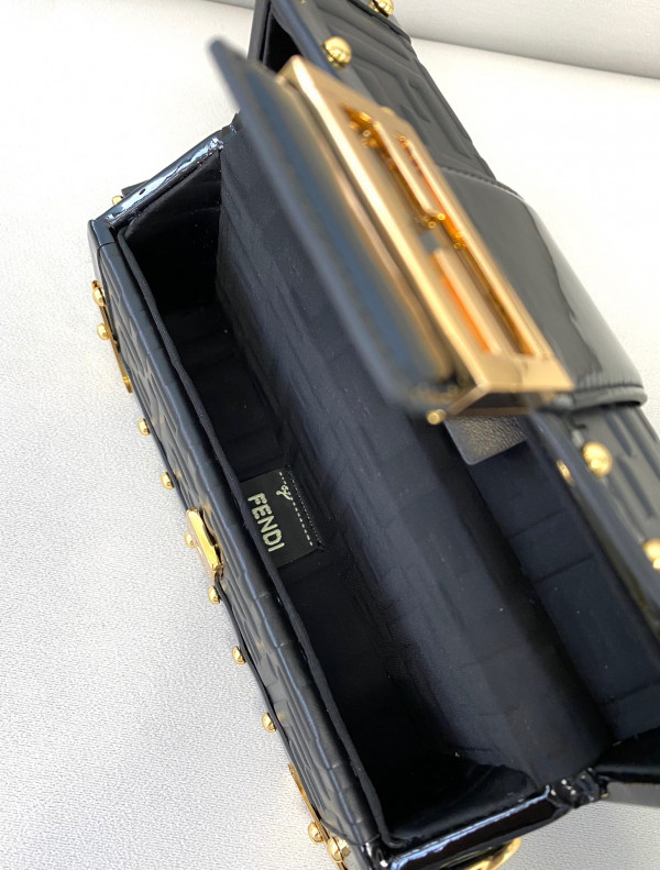 FENDI BAGUETTE TRUNK MINI [Fendi319] CELINE CHANEL ACCESSORIES LOEWE SHOES LOUIS VUITTON DIRO YSL OTHER BRAND HANDBAGS BALENCIAGA BOTTEGA VENETA GOYARD HERMES BURBERRY VALENTINO GUCCI FENDI MIUMIU CHLOE PRADA BVLGARI SUITCASE NEW ARRIVAL 