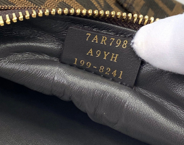 FENDI VINTAGE BAG [Fendi317] CELINE CHANEL ACCESSORIES LOEWE SHOES LOUIS VUITTON DIRO YSL OTHER BRAND HANDBAGS BALENCIAGA BOTTEGA VENETA GOYARD HERMES BURBERRY VALENTINO GUCCI FENDI MIUMIU CHLOE PRADA BVLGARI SUITCASE NEW ARRIVAL 