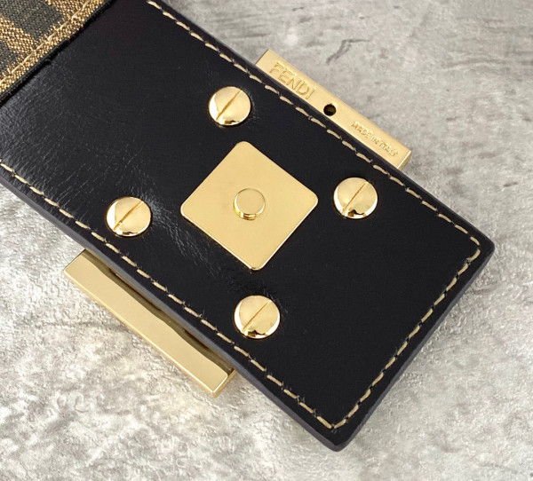 FENDI VINTAGE BAG [Fendi313] CELINE CHANEL ACCESSORIES LOEWE SHOES LOUIS VUITTON DIRO YSL OTHER BRAND HANDBAGS BALENCIAGA BOTTEGA VENETA GOYARD HERMES BURBERRY VALENTINO GUCCI FENDI MIUMIU CHLOE PRADA BVLGARI SUITCASE NEW ARRIVAL 