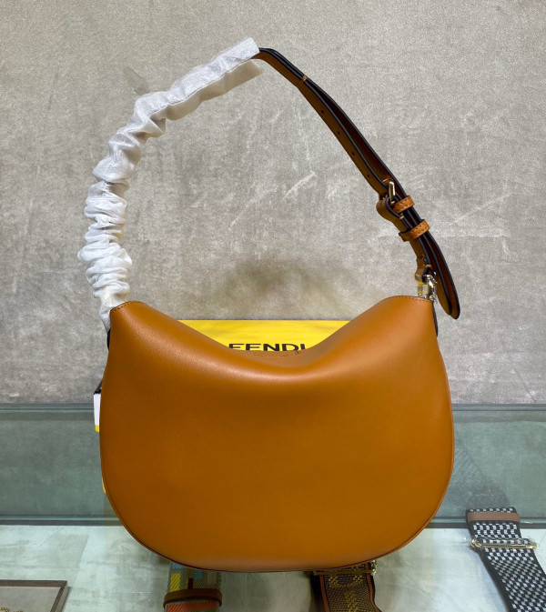 FENDI SMALL CROISSANT [Fendi300] CELINE CHANEL ACCESSORIES LOEWE SHOES LOUIS VUITTON DIRO YSL OTHER BRAND HANDBAGS BALENCIAGA BOTTEGA VENETA GOYARD HERMES BURBERRY VALENTINO GUCCI FENDI MIUMIU CHLOE PRADA BVLGARI SUITCASE NEW ARRIVAL 