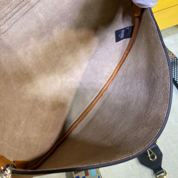 FENDI SMALL CROISSANT [Fendi300] CELINE CHANEL ACCESSORIES LOEWE SHOES LOUIS VUITTON DIRO YSL OTHER BRAND HANDBAGS BALENCIAGA BOTTEGA VENETA GOYARD HERMES BURBERRY VALENTINO GUCCI FENDI MIUMIU CHLOE PRADA BVLGARI SUITCASE NEW ARRIVAL 
