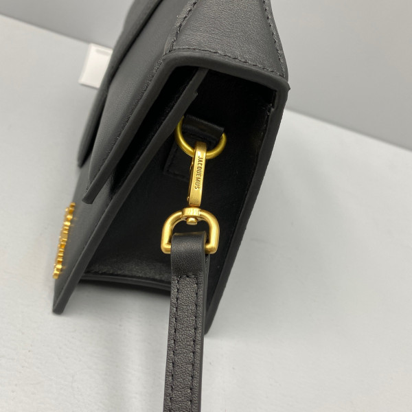 JACQUEMUS Le grand Bambino [Jacquemus28] CELINE CHANEL ACCESSORIES LOEWE SHOES LOUIS VUITTON DIRO YSL OTHER BRAND HANDBAGS BALENCIAGA BOTTEGA VENETA GOYARD HERMES BURBERRY VALENTINO GUCCI FENDI MIUMIU CHLOE PRADA BVLGARI SUITCASE NEW ARRIVAL 