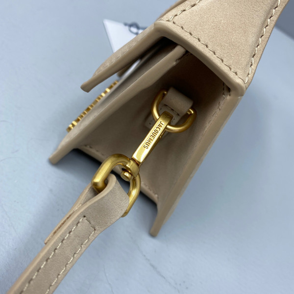 JACQUEMUS Le Bambino [Jacquemus27] CELINE CHANEL ACCESSORIES LOEWE SHOES LOUIS VUITTON DIRO YSL OTHER BRAND HANDBAGS BALENCIAGA BOTTEGA VENETA GOYARD HERMES BURBERRY VALENTINO GUCCI FENDI MIUMIU CHLOE PRADA BVLGARI SUITCASE NEW ARRIVAL 