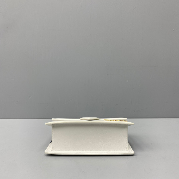 JACQUEMUS Le Bambino [Jacquemus25] CELINE CHANEL ACCESSORIES LOEWE SHOES LOUIS VUITTON DIRO YSL OTHER BRAND HANDBAGS BALENCIAGA BOTTEGA VENETA GOYARD HERMES BURBERRY VALENTINO GUCCI FENDI MIUMIU CHLOE PRADA BVLGARI SUITCASE NEW ARRIVAL 