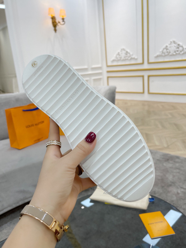 LOUIS VUITTON WOMEN"S TIME OUT SNEAKER [1A8VYM] CELINE CHANEL ACCESSORIES LOEWE SHOES LOUIS VUITTON DIRO YSL OTHER BRAND HANDBAGS BALENCIAGA BOTTEGA VENETA GOYARD HERMES BURBERRY VALENTINO GUCCI FENDI MIUMIU CHLOE PRADA BVLGARI SUITCASE NEW ARRIVAL 