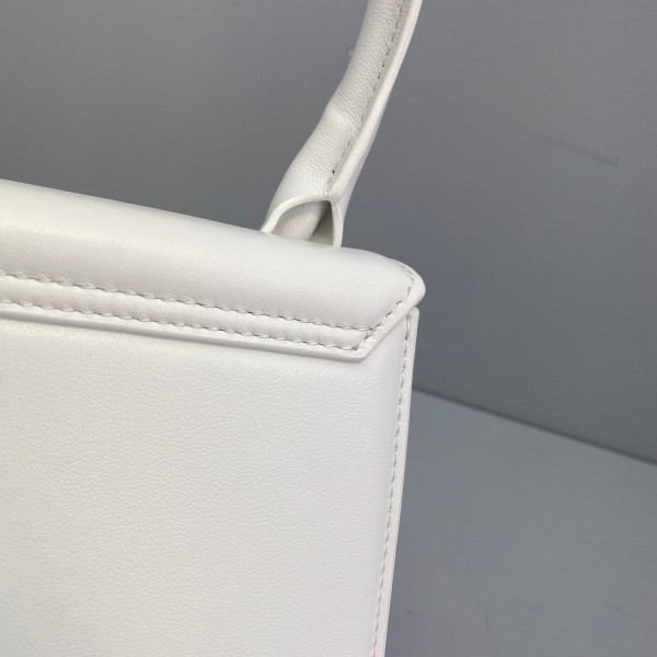 JACQUEMUS Le Chiquito Noeud [Jacquemus22] CELINE CHANEL ACCESSORIES LOEWE SHOES LOUIS VUITTON DIRO YSL OTHER BRAND HANDBAGS BALENCIAGA BOTTEGA VENETA GOYARD HERMES BURBERRY VALENTINO GUCCI FENDI MIUMIU CHLOE PRADA BVLGARI SUITCASE NEW ARRIVAL 