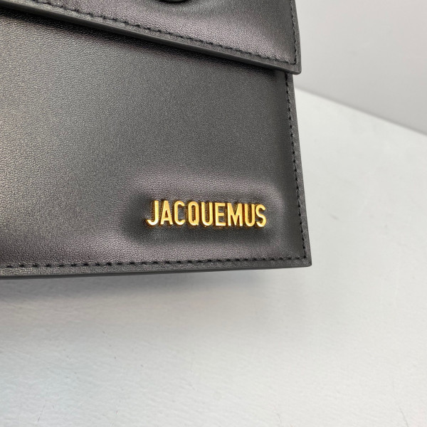 JACQUEMUS Le grand Chiquito [Jacquemus20] CELINE CHANEL ACCESSORIES LOEWE SHOES LOUIS VUITTON DIRO YSL OTHER BRAND HANDBAGS BALENCIAGA BOTTEGA VENETA GOYARD HERMES BURBERRY VALENTINO GUCCI FENDI MIUMIU CHLOE PRADA BVLGARI SUITCASE NEW ARRIVAL 