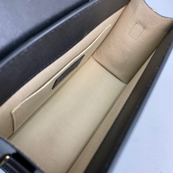 JACQUEMUS Le grand Chiquito [Jacquemus20] CELINE CHANEL ACCESSORIES LOEWE SHOES LOUIS VUITTON DIRO YSL OTHER BRAND HANDBAGS BALENCIAGA BOTTEGA VENETA GOYARD HERMES BURBERRY VALENTINO GUCCI FENDI MIUMIU CHLOE PRADA BVLGARI SUITCASE NEW ARRIVAL 