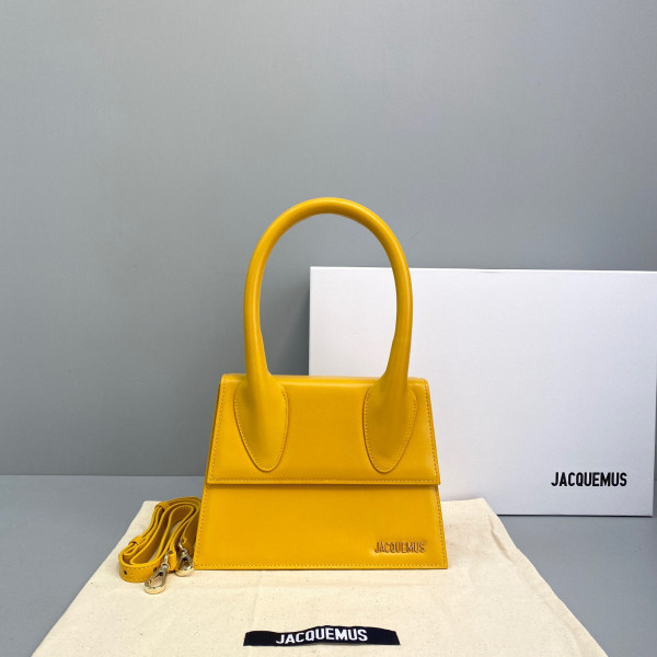 JACQUEMUS Le grand Chiquito [Jacquemus19] CELINE CHANEL ACCESSORIES LOEWE SHOES LOUIS VUITTON DIRO YSL OTHER BRAND HANDBAGS BALENCIAGA BOTTEGA VENETA GOYARD HERMES BURBERRY VALENTINO GUCCI FENDI MIUMIU CHLOE PRADA BVLGARI SUITCASE NEW ARRIVAL 