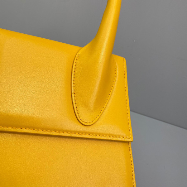 JACQUEMUS Le grand Chiquito [Jacquemus19] CELINE CHANEL ACCESSORIES LOEWE SHOES LOUIS VUITTON DIRO YSL OTHER BRAND HANDBAGS BALENCIAGA BOTTEGA VENETA GOYARD HERMES BURBERRY VALENTINO GUCCI FENDI MIUMIU CHLOE PRADA BVLGARI SUITCASE NEW ARRIVAL 