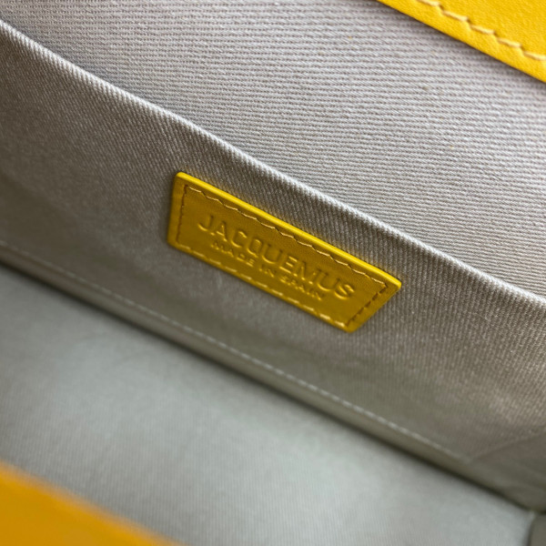 JACQUEMUS Le grand Chiquito [Jacquemus19] CELINE CHANEL ACCESSORIES LOEWE SHOES LOUIS VUITTON DIRO YSL OTHER BRAND HANDBAGS BALENCIAGA BOTTEGA VENETA GOYARD HERMES BURBERRY VALENTINO GUCCI FENDI MIUMIU CHLOE PRADA BVLGARI SUITCASE NEW ARRIVAL 
