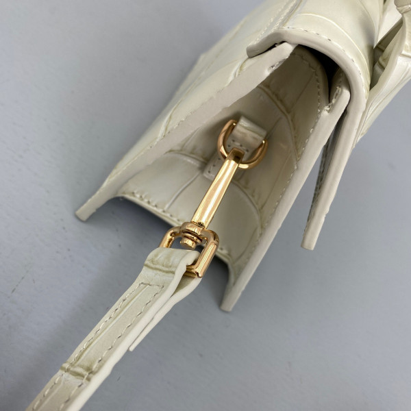 JACQUEMUS Le Chiquito Mini Bag [Jacquemus15] CELINE CHANEL ACCESSORIES LOEWE SHOES LOUIS VUITTON DIRO YSL OTHER BRAND HANDBAGS BALENCIAGA BOTTEGA VENETA GOYARD HERMES BURBERRY VALENTINO GUCCI FENDI MIUMIU CHLOE PRADA BVLGARI SUITCASE NEW ARRIVAL 