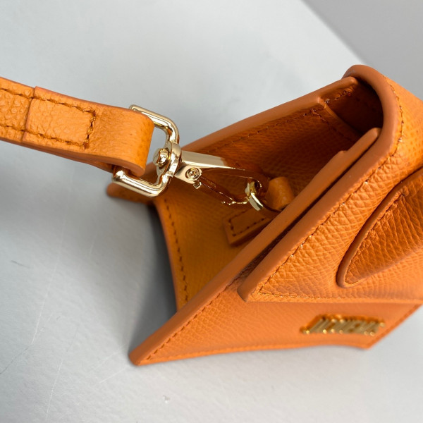 JACQUEMUS Le Chiquito Mini Bag [Jacquemus7] CELINE CHANEL ACCESSORIES LOEWE SHOES LOUIS VUITTON DIRO YSL OTHER BRAND HANDBAGS BALENCIAGA BOTTEGA VENETA GOYARD HERMES BURBERRY VALENTINO GUCCI FENDI MIUMIU CHLOE PRADA BVLGARI SUITCASE NEW ARRIVAL 
