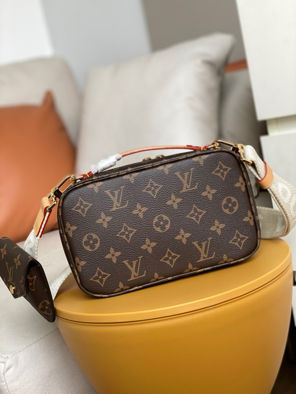 LOUIS VUITTON UTILITY CROSSBODY [M80446] CELINE CHANEL ACCESSORIES LOEWE SHOES LOUIS VUITTON DIRO YSL OTHER BRAND HANDBAGS BALENCIAGA BOTTEGA VENETA GOYARD HERMES BURBERRY VALENTINO GUCCI FENDI MIUMIU CHLOE PRADA BVLGARI SUITCASE NEW ARRIVAL 
