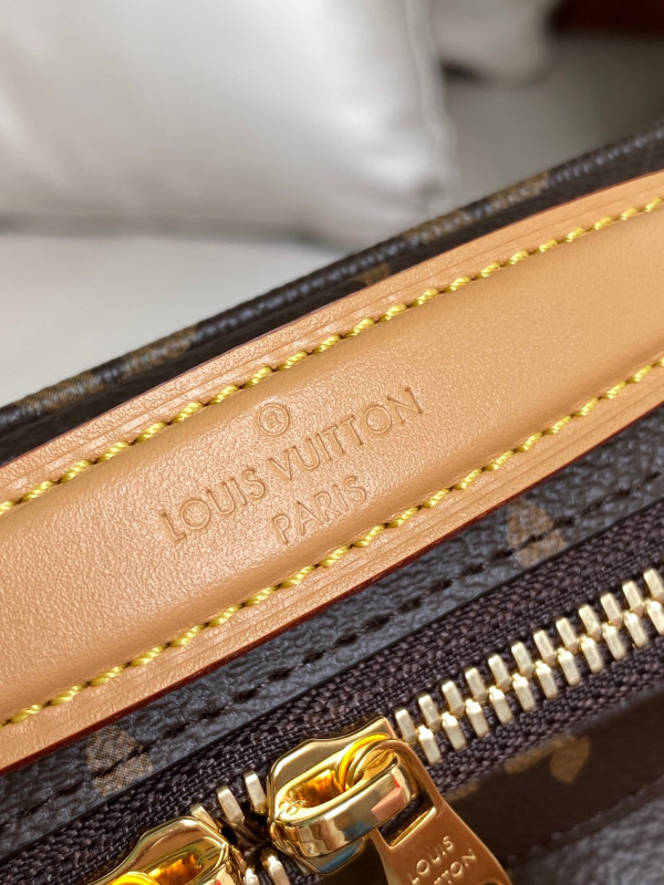 LOUIS VUITTON UTILITY CROSSBODY [M80446] CELINE CHANEL ACCESSORIES LOEWE SHOES LOUIS VUITTON DIRO YSL OTHER BRAND HANDBAGS BALENCIAGA BOTTEGA VENETA GOYARD HERMES BURBERRY VALENTINO GUCCI FENDI MIUMIU CHLOE PRADA BVLGARI SUITCASE NEW ARRIVAL 