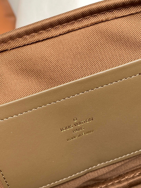 LOUIS VUITTON UTILITY CROSSBODY [M80446] CELINE CHANEL ACCESSORIES LOEWE SHOES LOUIS VUITTON DIRO YSL OTHER BRAND HANDBAGS BALENCIAGA BOTTEGA VENETA GOYARD HERMES BURBERRY VALENTINO GUCCI FENDI MIUMIU CHLOE PRADA BVLGARI SUITCASE NEW ARRIVAL 