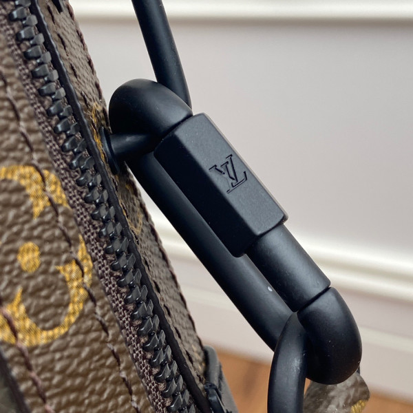 LOUIS VUITTON SOFT TRUNK WALLET [M30697] CELINE CHANEL ACCESSORIES LOEWE SHOES LOUIS VUITTON DIRO YSL OTHER BRAND HANDBAGS BALENCIAGA BOTTEGA VENETA GOYARD HERMES BURBERRY VALENTINO GUCCI FENDI MIUMIU CHLOE PRADA BVLGARI SUITCASE NEW ARRIVAL 