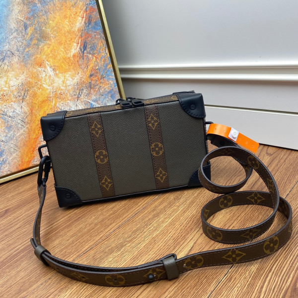 LOUIS VUITTON SOFT TRUNK WALLET [M30697] CELINE CHANEL ACCESSORIES LOEWE SHOES LOUIS VUITTON DIRO YSL OTHER BRAND HANDBAGS BALENCIAGA BOTTEGA VENETA GOYARD HERMES BURBERRY VALENTINO GUCCI FENDI MIUMIU CHLOE PRADA BVLGARI SUITCASE NEW ARRIVAL 