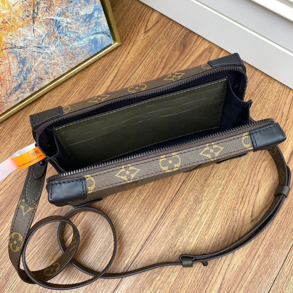 LOUIS VUITTON SOFT TRUNK WALLET [M30697] CELINE CHANEL ACCESSORIES LOEWE SHOES LOUIS VUITTON DIRO YSL OTHER BRAND HANDBAGS BALENCIAGA BOTTEGA VENETA GOYARD HERMES BURBERRY VALENTINO GUCCI FENDI MIUMIU CHLOE PRADA BVLGARI SUITCASE NEW ARRIVAL 