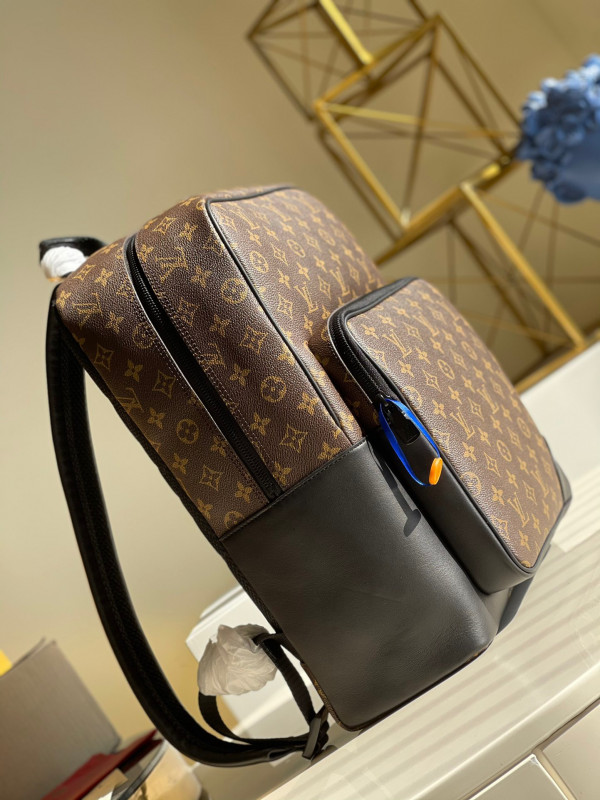 LOUIS VUITTON DEAN BACKPACK [M45335] CELINE CHANEL ACCESSORIES LOEWE SHOES LOUIS VUITTON DIRO YSL OTHER BRAND HANDBAGS BALENCIAGA BOTTEGA VENETA GOYARD HERMES BURBERRY VALENTINO GUCCI FENDI MIUMIU CHLOE PRADA BVLGARI SUITCASE NEW ARRIVAL 