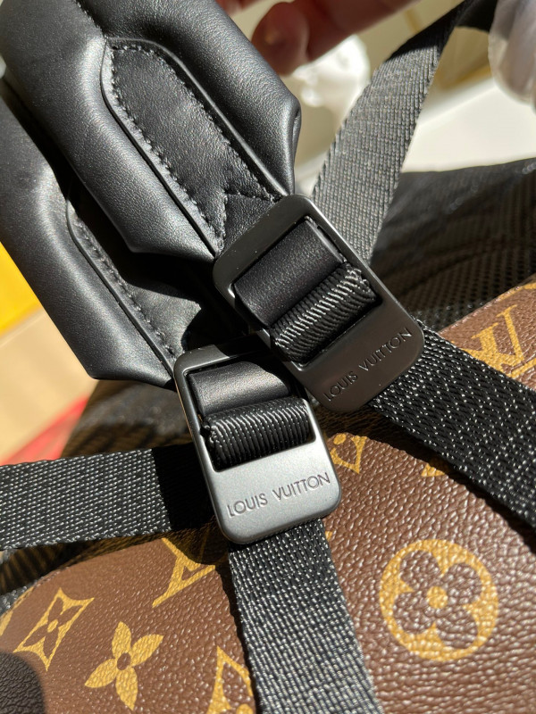 LOUIS VUITTON DEAN BACKPACK [M45335] CELINE CHANEL ACCESSORIES LOEWE SHOES LOUIS VUITTON DIRO YSL OTHER BRAND HANDBAGS BALENCIAGA BOTTEGA VENETA GOYARD HERMES BURBERRY VALENTINO GUCCI FENDI MIUMIU CHLOE PRADA BVLGARI SUITCASE NEW ARRIVAL 