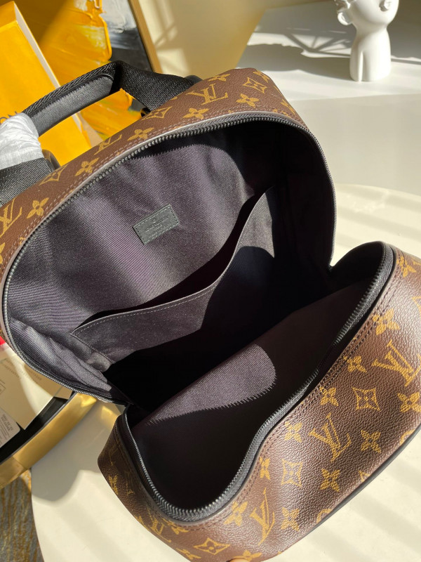 LOUIS VUITTON DEAN BACKPACK [M45335] CELINE CHANEL ACCESSORIES LOEWE SHOES LOUIS VUITTON DIRO YSL OTHER BRAND HANDBAGS BALENCIAGA BOTTEGA VENETA GOYARD HERMES BURBERRY VALENTINO GUCCI FENDI MIUMIU CHLOE PRADA BVLGARI SUITCASE NEW ARRIVAL 
