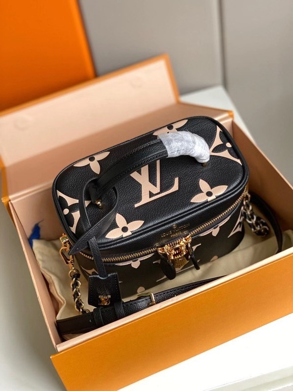 LOUIS VUITTON VANITY PM [M45780] CELINE CHANEL ACCESSORIES LOEWE SHOES LOUIS VUITTON DIRO YSL OTHER BRAND HANDBAGS BALENCIAGA BOTTEGA VENETA GOYARD HERMES BURBERRY VALENTINO GUCCI FENDI MIUMIU CHLOE PRADA BVLGARI SUITCASE NEW ARRIVAL 