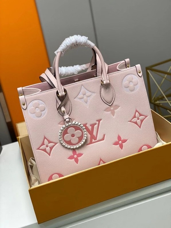 LOUIS VUITTON ONTHEGO MM [Louis857] CELINE CHANEL ACCESSORIES LOEWE SHOES LOUIS VUITTON DIRO YSL OTHER BRAND HANDBAGS BALENCIAGA BOTTEGA VENETA GOYARD HERMES BURBERRY VALENTINO GUCCI FENDI MIUMIU CHLOE PRADA BVLGARI SUITCASE NEW ARRIVAL 