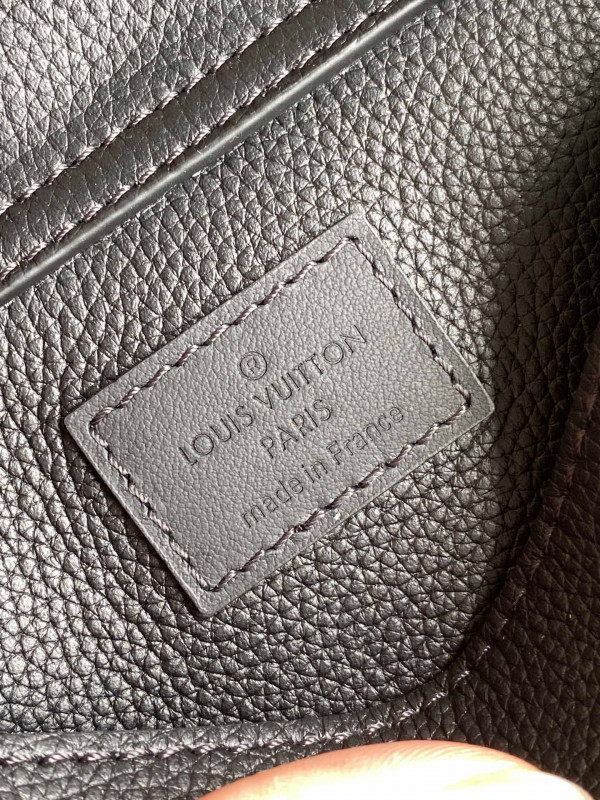 LOUIS VUITTON SLINGBAG [M57081] CELINE CHANEL ACCESSORIES LOEWE SHOES LOUIS VUITTON DIRO YSL OTHER BRAND HANDBAGS BALENCIAGA BOTTEGA VENETA GOYARD HERMES BURBERRY VALENTINO GUCCI FENDI MIUMIU CHLOE PRADA BVLGARI SUITCASE NEW ARRIVAL 