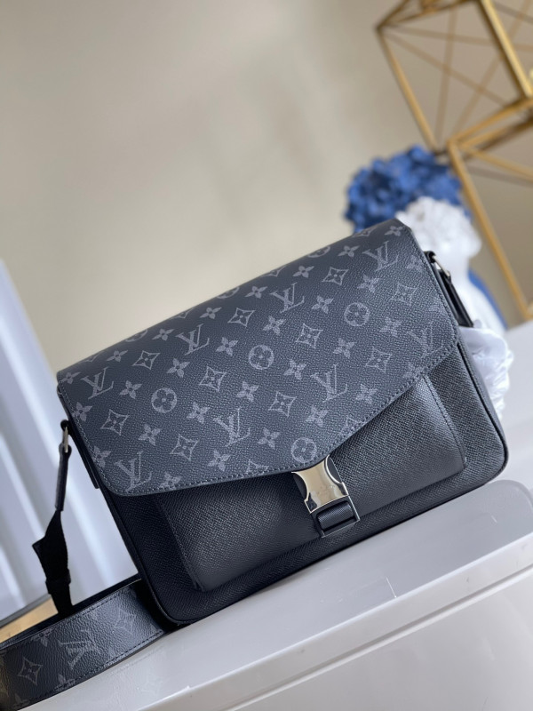 LOUIS VUITTON NEW MESSENGER [M30746] CELINE CHANEL ACCESSORIES LOEWE SHOES LOUIS VUITTON DIRO YSL OTHER BRAND HANDBAGS BALENCIAGA BOTTEGA VENETA GOYARD HERMES BURBERRY VALENTINO GUCCI FENDI MIUMIU CHLOE PRADA BVLGARI SUITCASE NEW ARRIVAL 