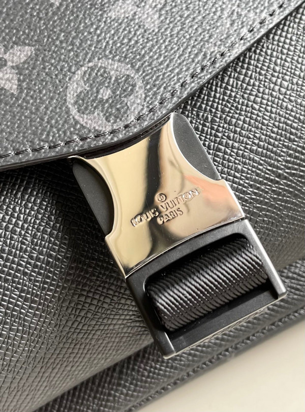 LOUIS VUITTON NEW MESSENGER [M30746] CELINE CHANEL ACCESSORIES LOEWE SHOES LOUIS VUITTON DIRO YSL OTHER BRAND HANDBAGS BALENCIAGA BOTTEGA VENETA GOYARD HERMES BURBERRY VALENTINO GUCCI FENDI MIUMIU CHLOE PRADA BVLGARI SUITCASE NEW ARRIVAL 