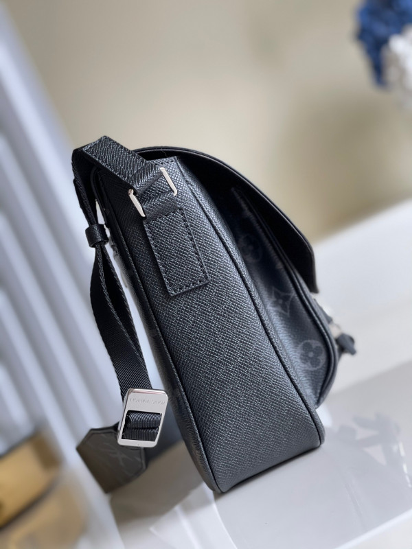 LOUIS VUITTON NEW MESSENGER [M30746] CELINE CHANEL ACCESSORIES LOEWE SHOES LOUIS VUITTON DIRO YSL OTHER BRAND HANDBAGS BALENCIAGA BOTTEGA VENETA GOYARD HERMES BURBERRY VALENTINO GUCCI FENDI MIUMIU CHLOE PRADA BVLGARI SUITCASE NEW ARRIVAL 