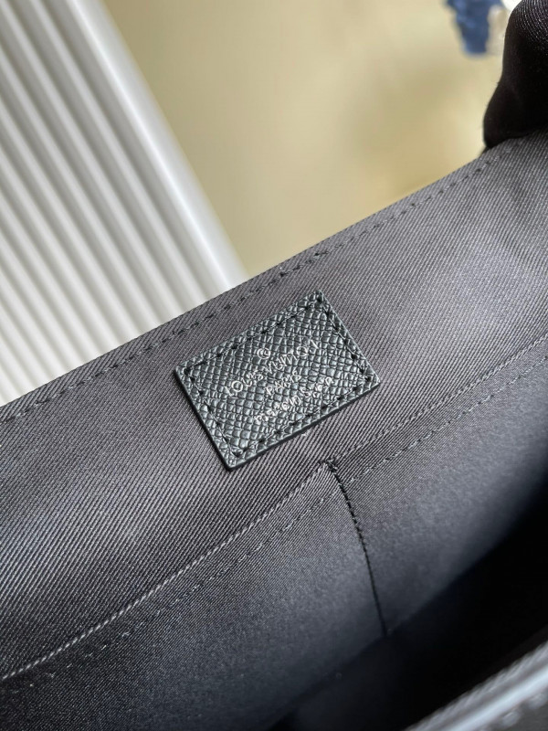 LOUIS VUITTON NEW MESSENGER [M30746] CELINE CHANEL ACCESSORIES LOEWE SHOES LOUIS VUITTON DIRO YSL OTHER BRAND HANDBAGS BALENCIAGA BOTTEGA VENETA GOYARD HERMES BURBERRY VALENTINO GUCCI FENDI MIUMIU CHLOE PRADA BVLGARI SUITCASE NEW ARRIVAL 