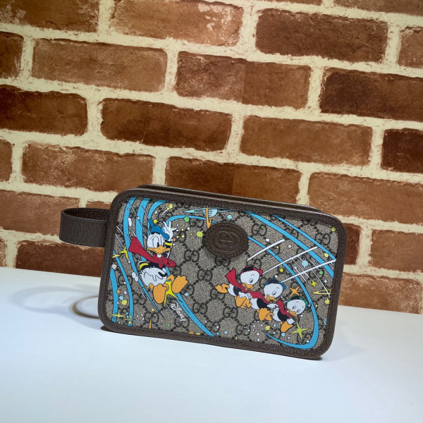 Disney x Gucci Donald Duck cosmetic case [647929-1] CELINE CHANEL ACCESSORIES LOEWE SHOES LOUIS VUITTON DIRO YSL OTHER BRAND HANDBAGS BALENCIAGA BOTTEGA VENETA GOYARD HERMES BURBERRY VALENTINO GUCCI FENDI MIUMIU CHLOE PRADA BVLGARI SUITCASE NEW ARRIVAL 