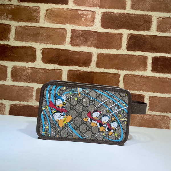 Disney x Gucci Donald Duck cosmetic case [647929-1] CELINE CHANEL ACCESSORIES LOEWE SHOES LOUIS VUITTON DIRO YSL OTHER BRAND HANDBAGS BALENCIAGA BOTTEGA VENETA GOYARD HERMES BURBERRY VALENTINO GUCCI FENDI MIUMIU CHLOE PRADA BVLGARI SUITCASE NEW ARRIVAL 